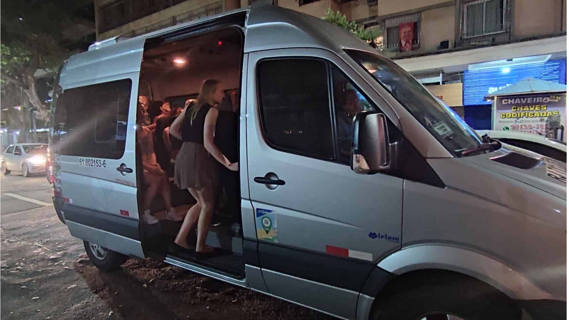 Guided transport to the samba street party in Rio de Janeiro
